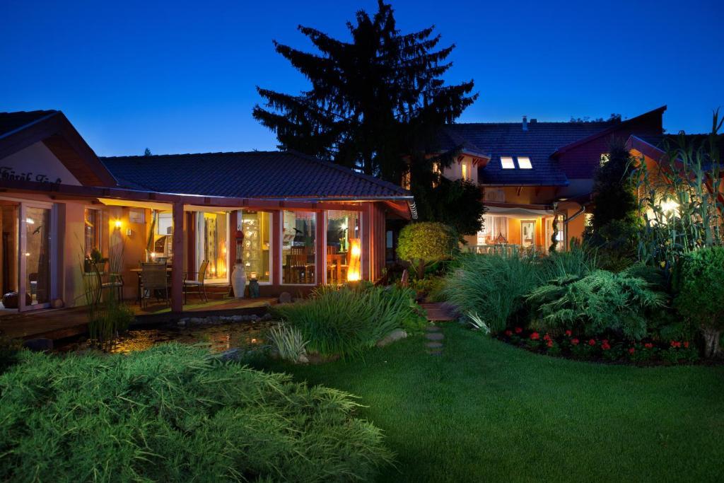 Green Park Villa Эгер Экстерьер фото